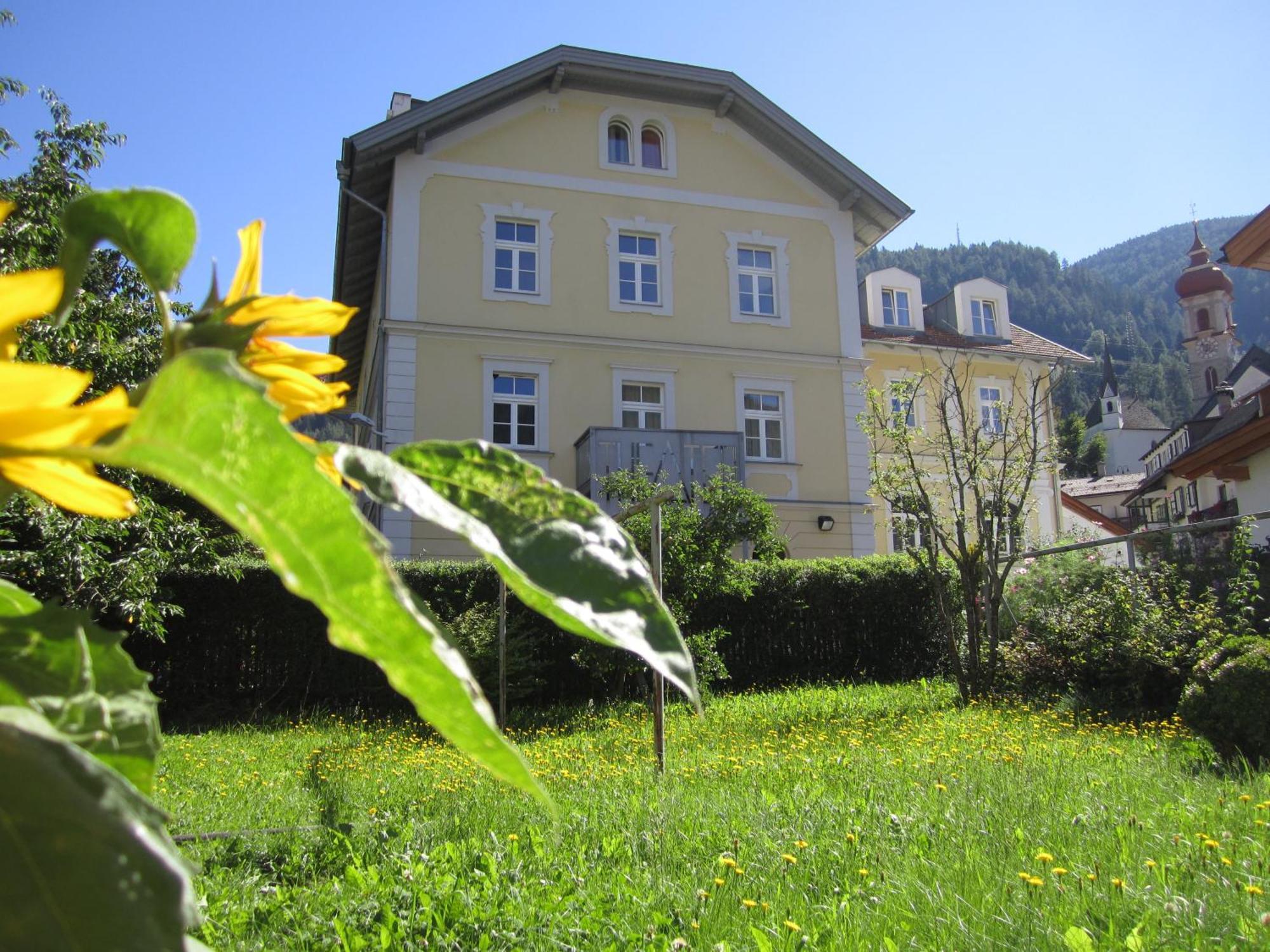 Residence Zum Theater Colle Isarco Buitenkant foto